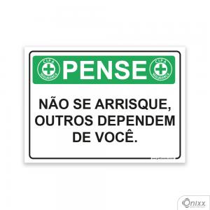 Placa Pense: Não Se Arrisque, Outros Dependem de Você PVC 2mm  4/0 / Látex Adesivo Fosco Corte Reto Fita Dupla Face 3M